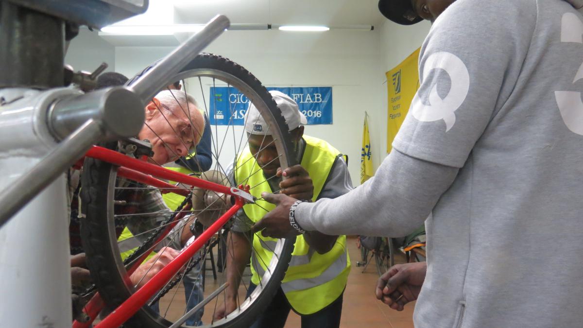 Corso riparazione bici per stranieri